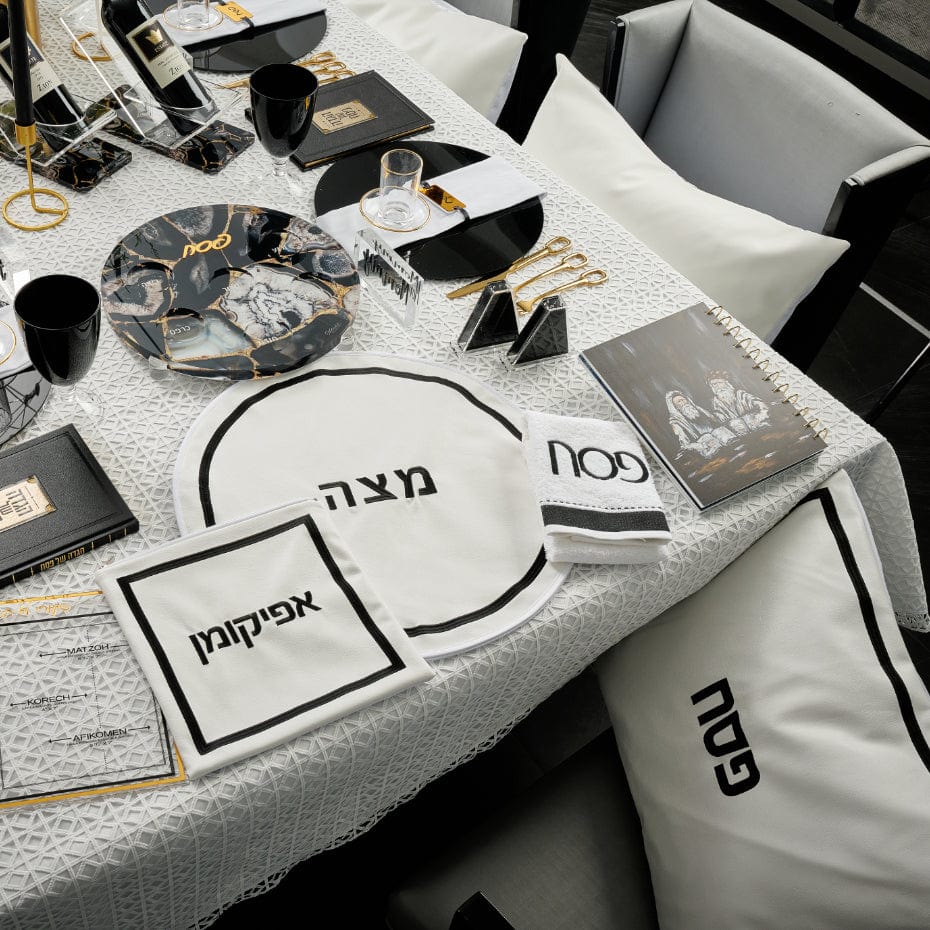 Pesach 2023 Agate Tablescape