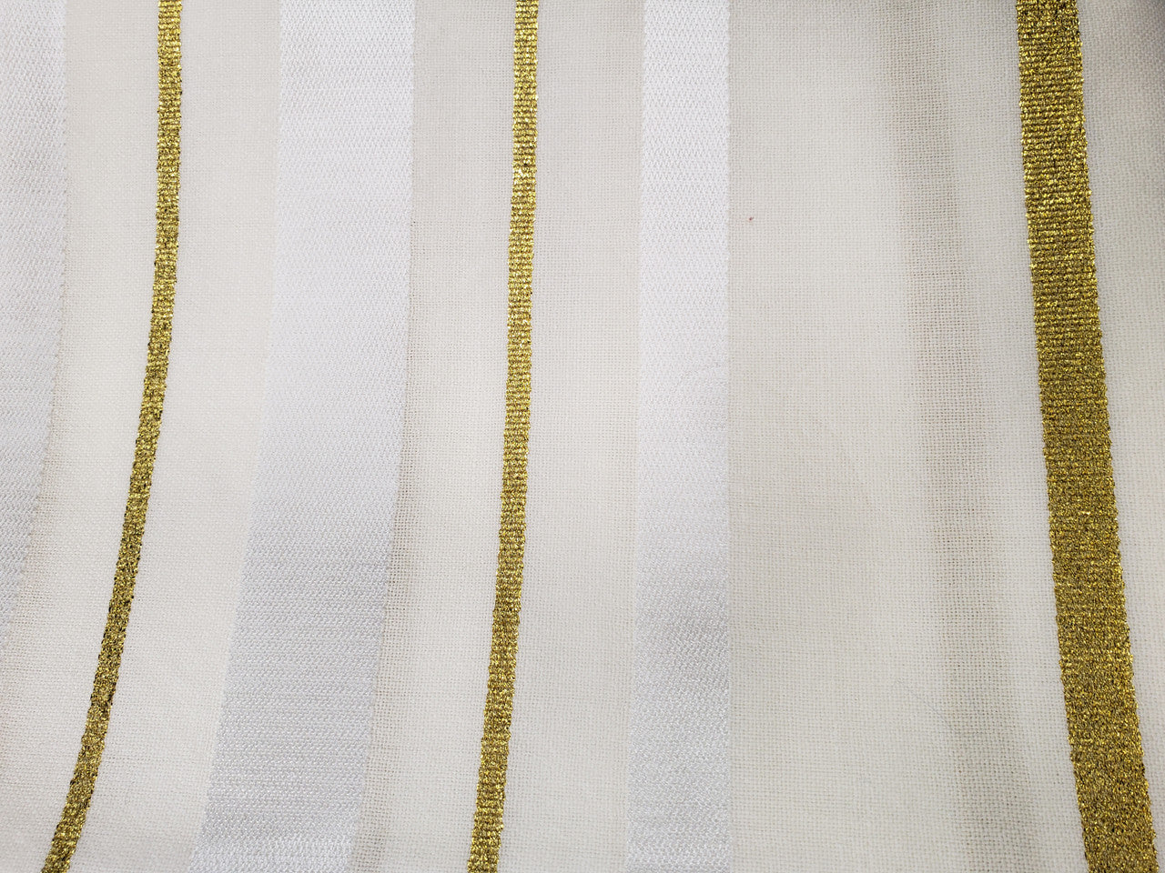 Traditional Wool Talis White and Gold