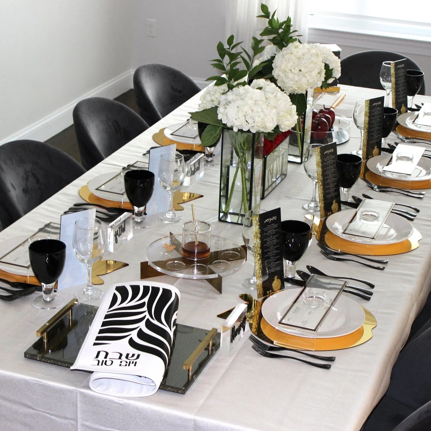 Black & Gold Rosh Hashanah Tablescape