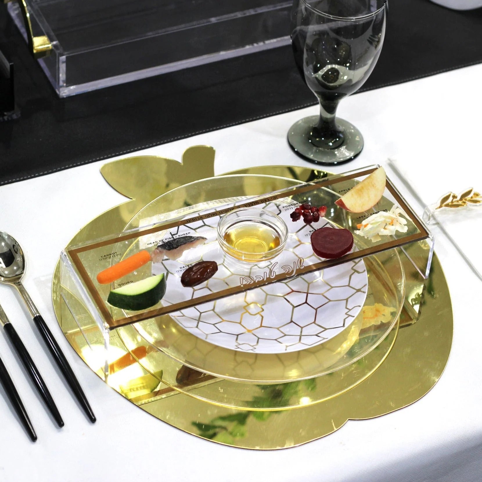 White & Gold Rosh Hashanah Tablescape